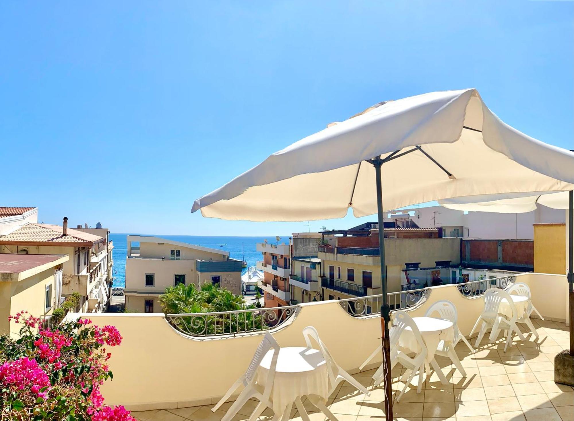 Hotel Sylesia Letojanni Ngoại thất bức ảnh