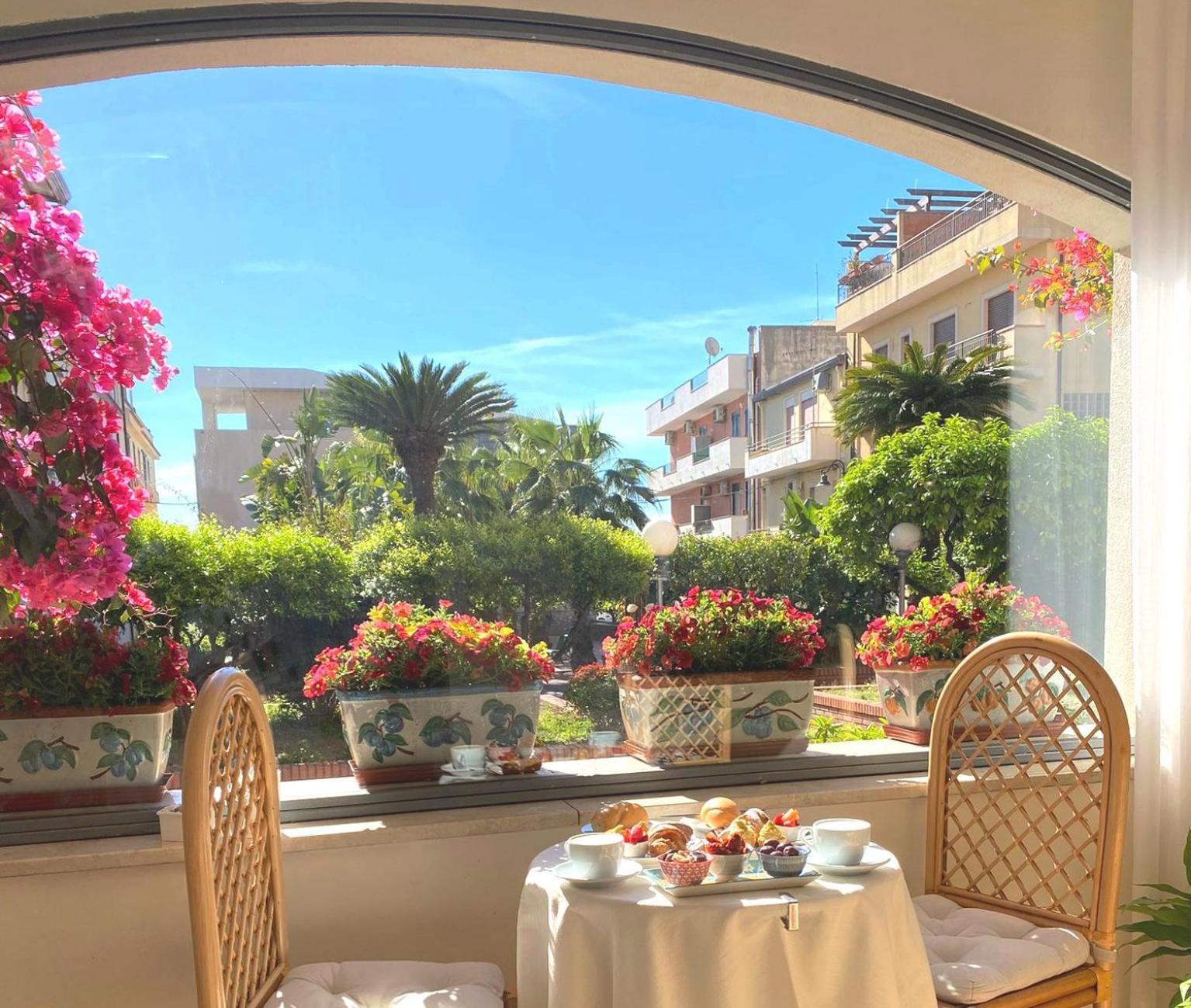 Hotel Sylesia Letojanni Ngoại thất bức ảnh