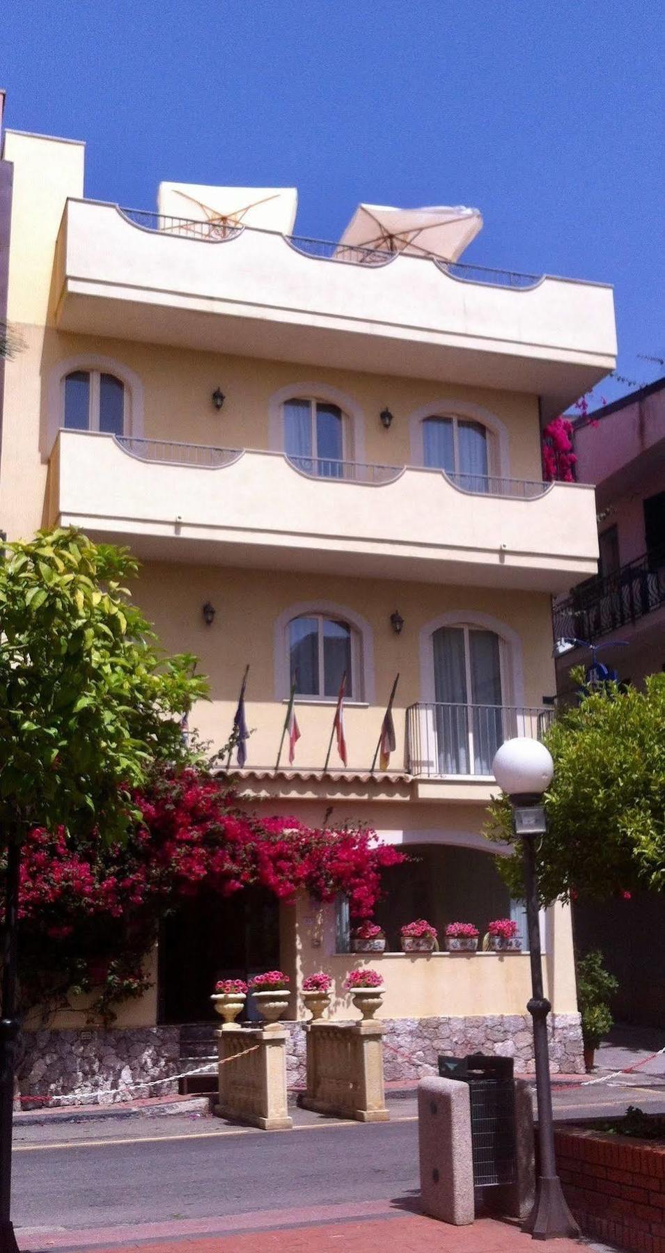 Hotel Sylesia Letojanni Ngoại thất bức ảnh